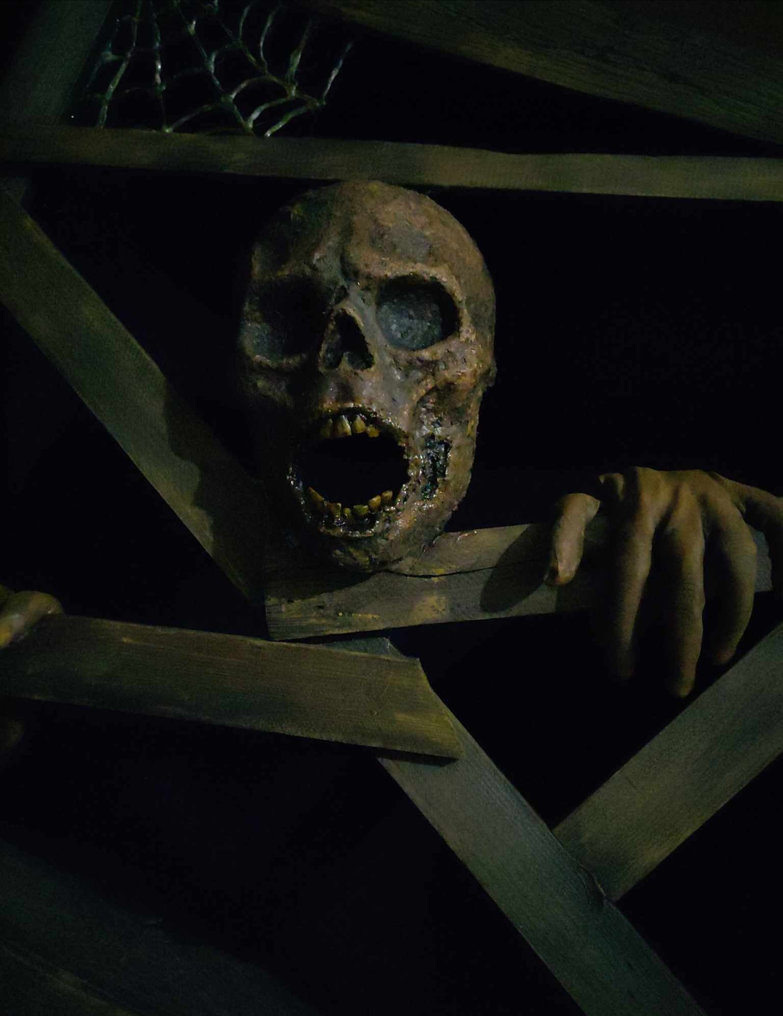  A screaming skeleton