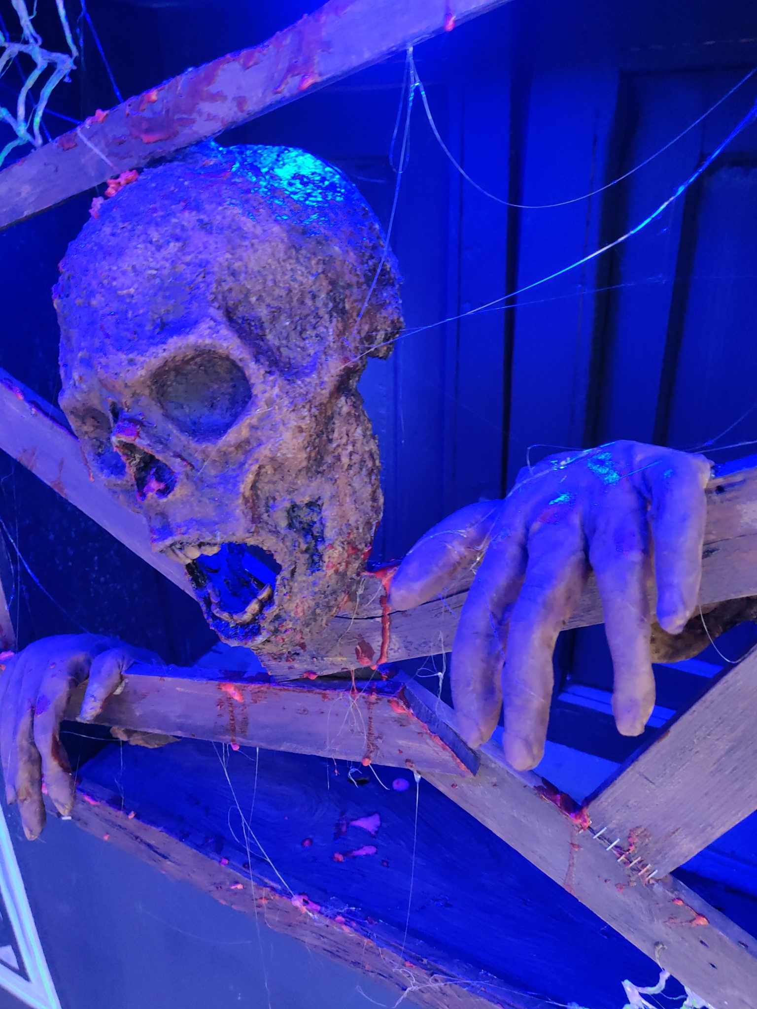  A screaming skeleton